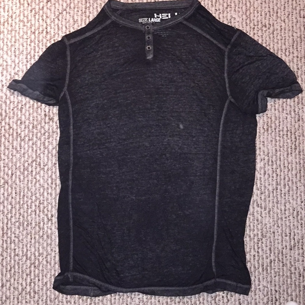 Button T-shirt